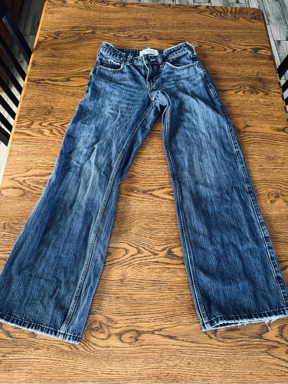 Hollister Low-Rise Baggy Jeans — Relaxed Blue Denim Size 23 Regular or 000 R - Picture 2 of 6